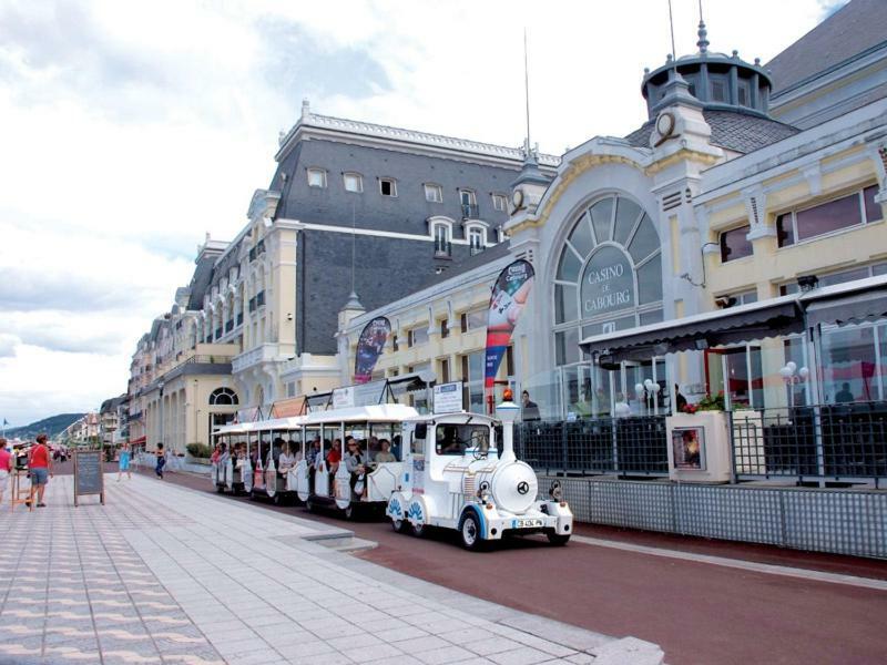 Cabourg - Hyper Centre, Plage Екстер'єр фото