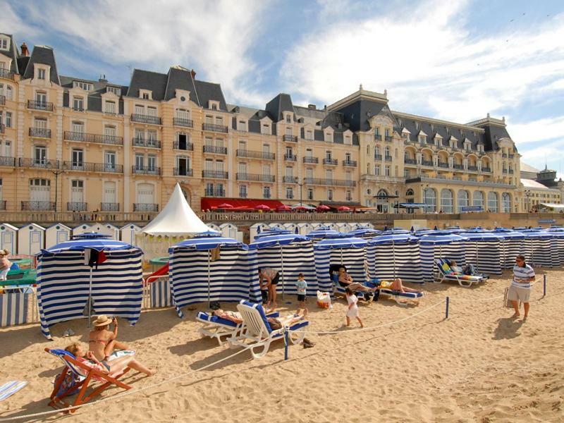 Cabourg - Hyper Centre, Plage Екстер'єр фото