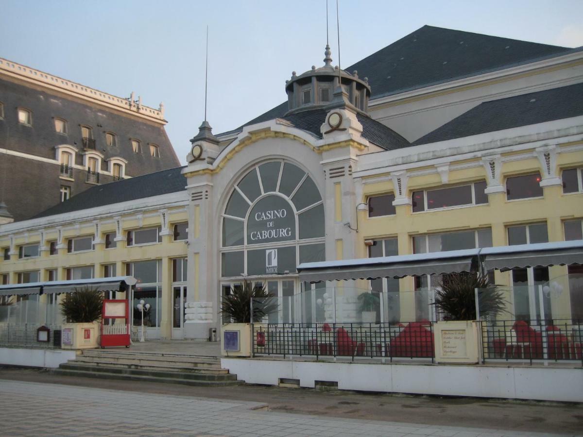 Cabourg - Hyper Centre, Plage Екстер'єр фото